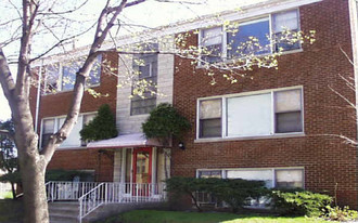 6739 N Hermitage Ave Apartments