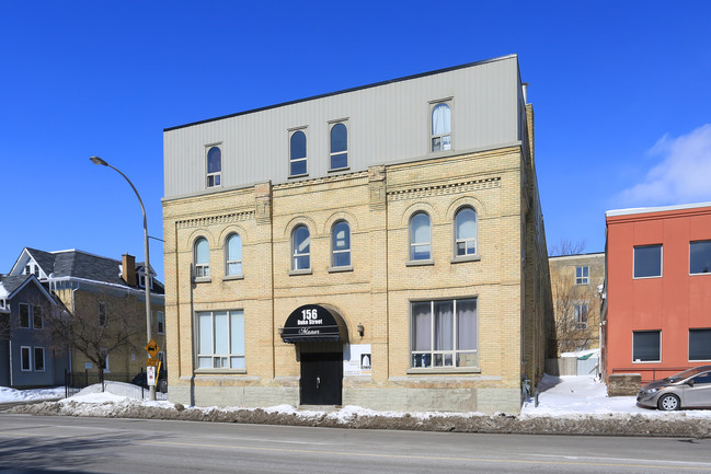 Duke Street Manor in Kitchener, ON - Building Photo - Building Photo