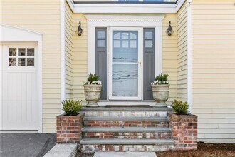 4 Scofield Pl in Westport, CT - Building Photo - Building Photo