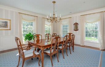 221 Wickapogue Rd in Southampton, NY - Building Photo - Building Photo