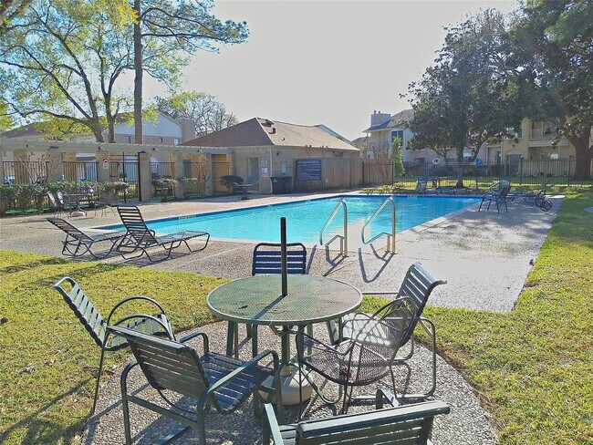 800 Country Pl Dr in Houston, TX - Foto de edificio - Building Photo