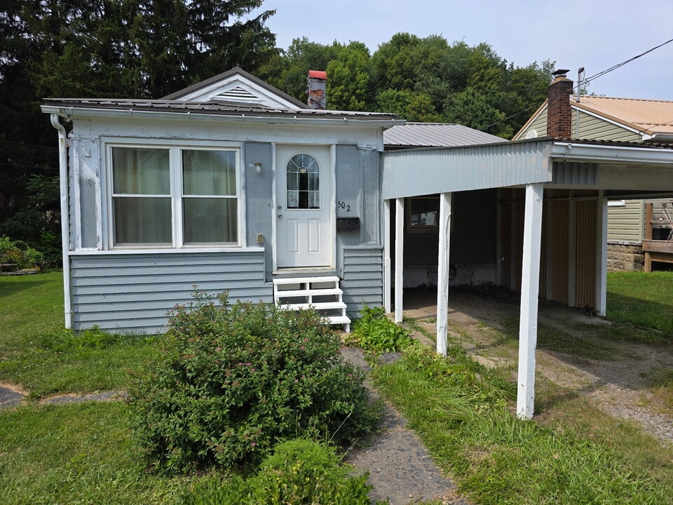 502 Graffius Ave Ext in Punxsutawney, PA - Building Photo