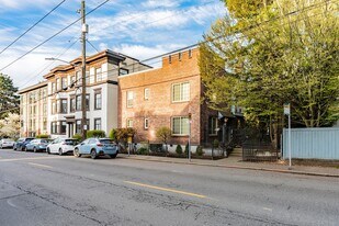 Lansdowne Manor in Seattle, WA - Building Photo