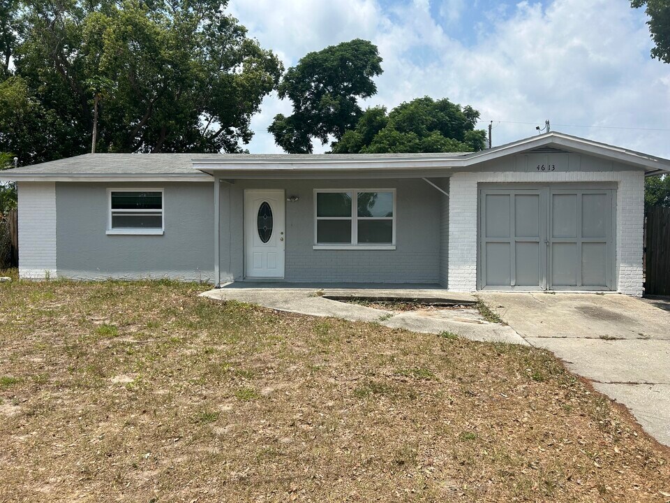 4613 Belfast Dr in New Port Richey, FL - Building Photo