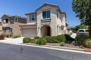 28468 Sunflower St in Highland, CA - Building Photo