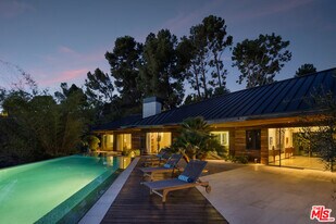 1120 El Retiro Way in Beverly Hills, CA - Building Photo