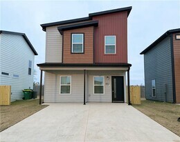 851 Reading RR Ln in Bentonville, AR - Building Photo