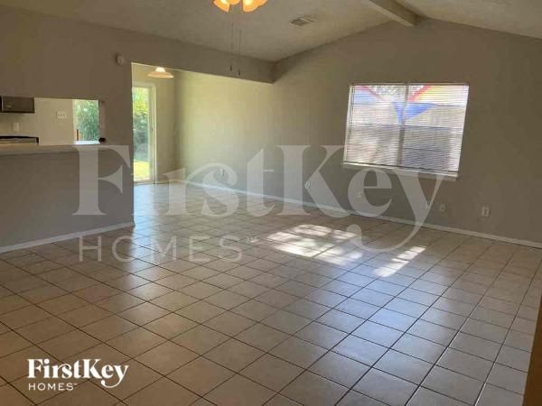 9819 Kiwi Ln in Conroe, TX - Foto de edificio - Building Photo