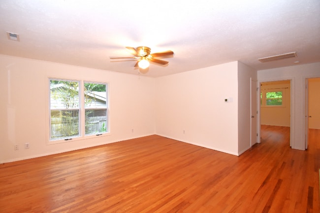 433 Princess Ann Dr in Hendersonville, NC - Building Photo - Building Photo
