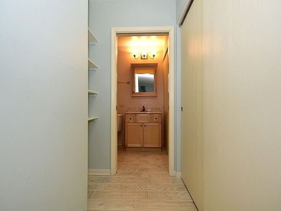 property at 1444 Stonebridge Cir
