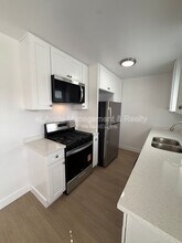 14119 Gilmore St in Los Angeles, CA - Building Photo - Building Photo