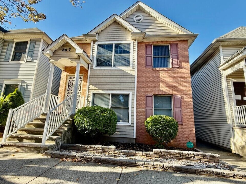 267 GATES Ave in Jersey City, NJ - Building Photo