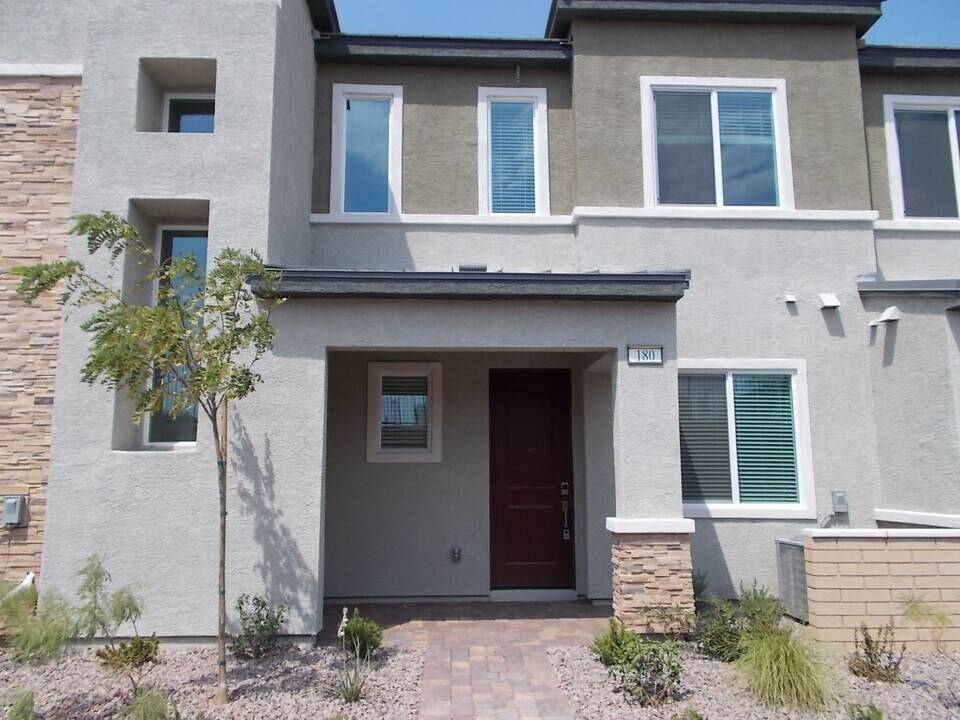 180 Freeport Vw Pl in Henderson, NV - Building Photo