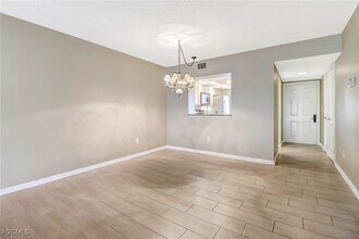 7430 Lake Breeze Dr in Ft. Myers, FL - Building Photo - Building Photo