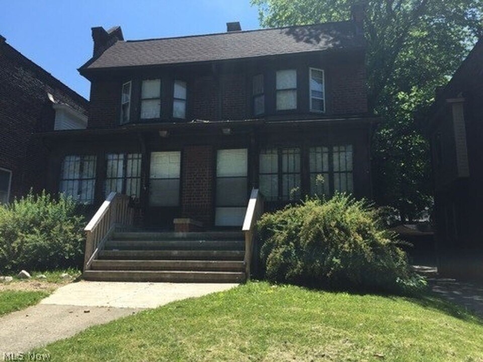 3242-3242 Sycamore Rd in Cleveland Heights, OH - Building Photo