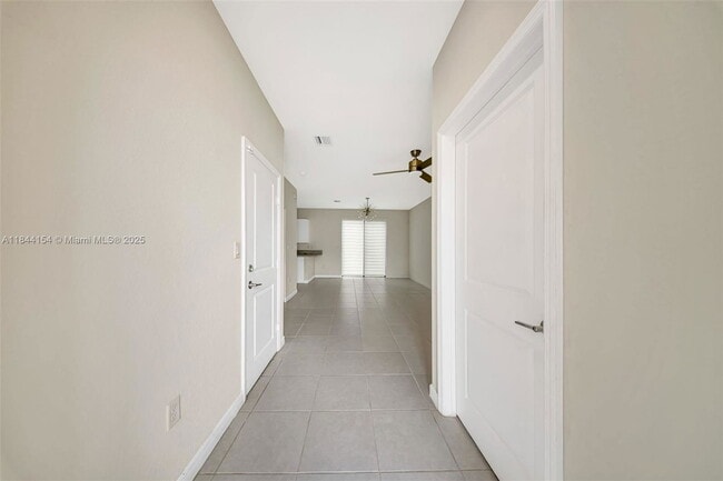11108 W 33rd Way in Hialeah, FL - Building Photo - Building Photo