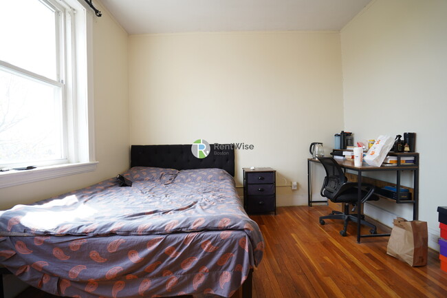 1820 Commonwealth Ave in Boston, MA - Building Photo - Building Photo