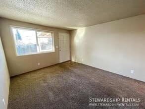 1429 W Broadway in Eugene, OR - Building Photo - Building Photo