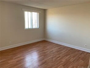 120 Huntington Turnpike-Unit -301 in Bridgeport, CT - Building Photo - Building Photo