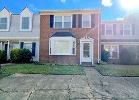 5221 Johnstown Ln in Virginia Beach, VA - Building Photo