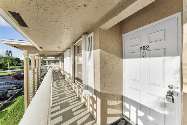 1050 Citrus Way in Delray Beach, FL - Building Photo - Building Photo