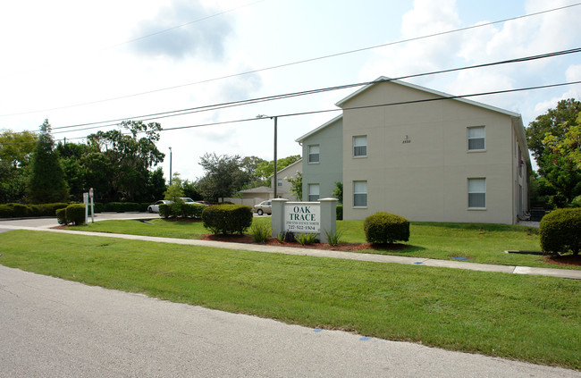 Oak Trace in St. Petersburg, FL - Foto de edificio - Building Photo