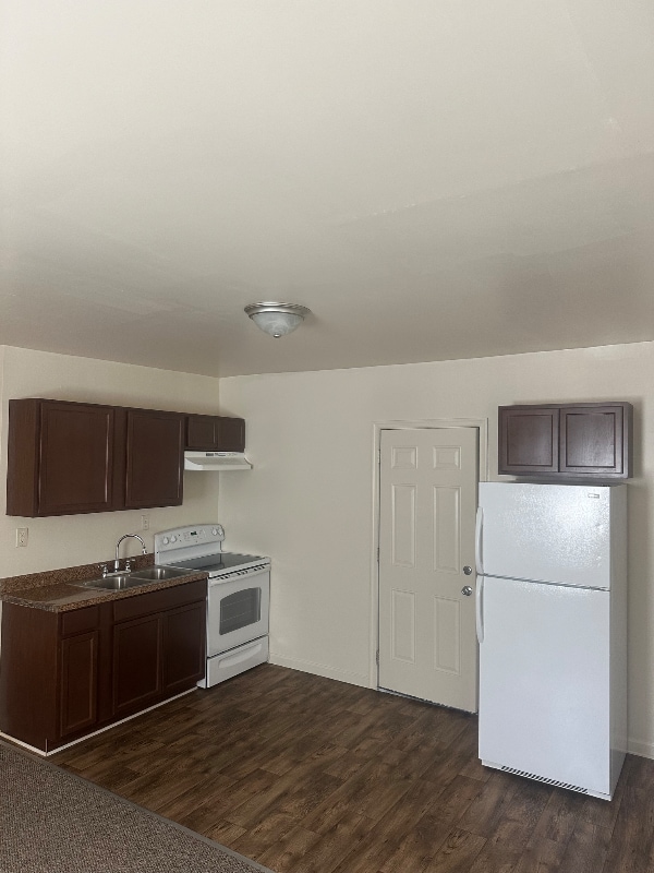 48 E Baltimore St in Taneytown, MD - Foto de edificio - Building Photo