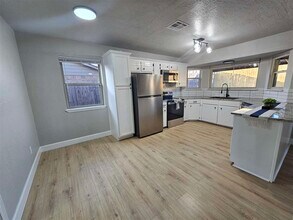 6103 SW Oakcliff Ave in Lawton, OK - Building Photo - Building Photo