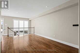 165 Woodhurst Cres in Ottawa, ON - Building Photo - Building Photo