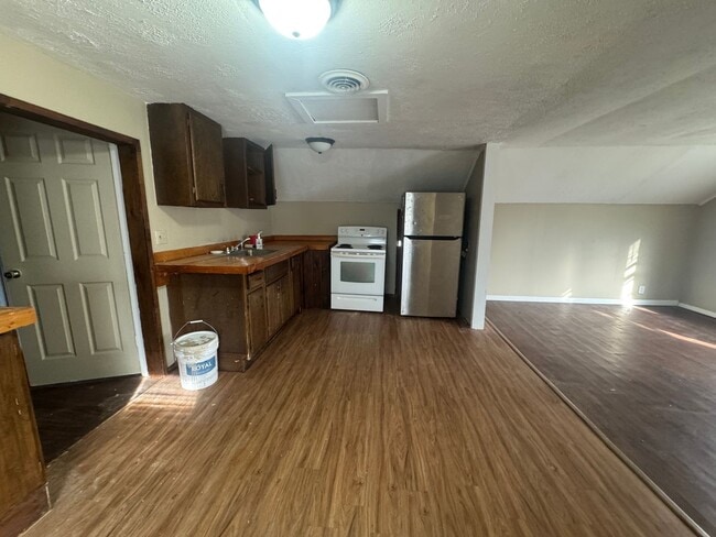 212 Depeyster St in Rome, NY - Building Photo - Building Photo