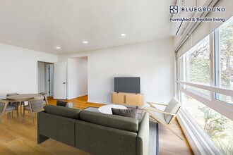 7949 Romaine St in West Hollywood, CA - Building Photo - Building Photo