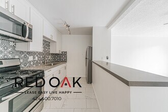 6555 La Mirada Ave, Unit 27 in Los Angeles, CA - Building Photo - Building Photo