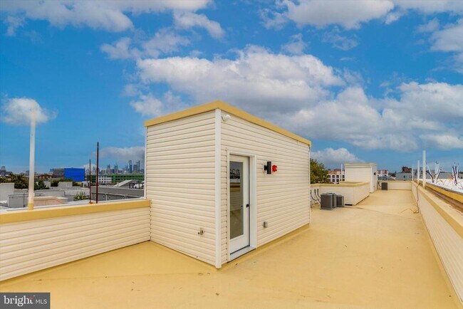 1826 Frankford Ave in Philadelphia, PA - Foto de edificio - Building Photo