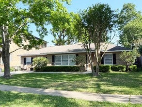 4502 Pine St in Bellaire, TX - Building Photo - Building Photo