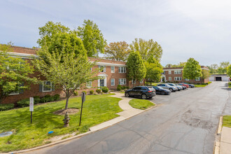 Shaker Crossing in Shaker Heights, OH - Building Photo - Building Photo