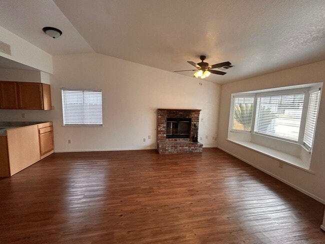 1738 E Beech Dr in Visalia, CA - Building Photo - Building Photo