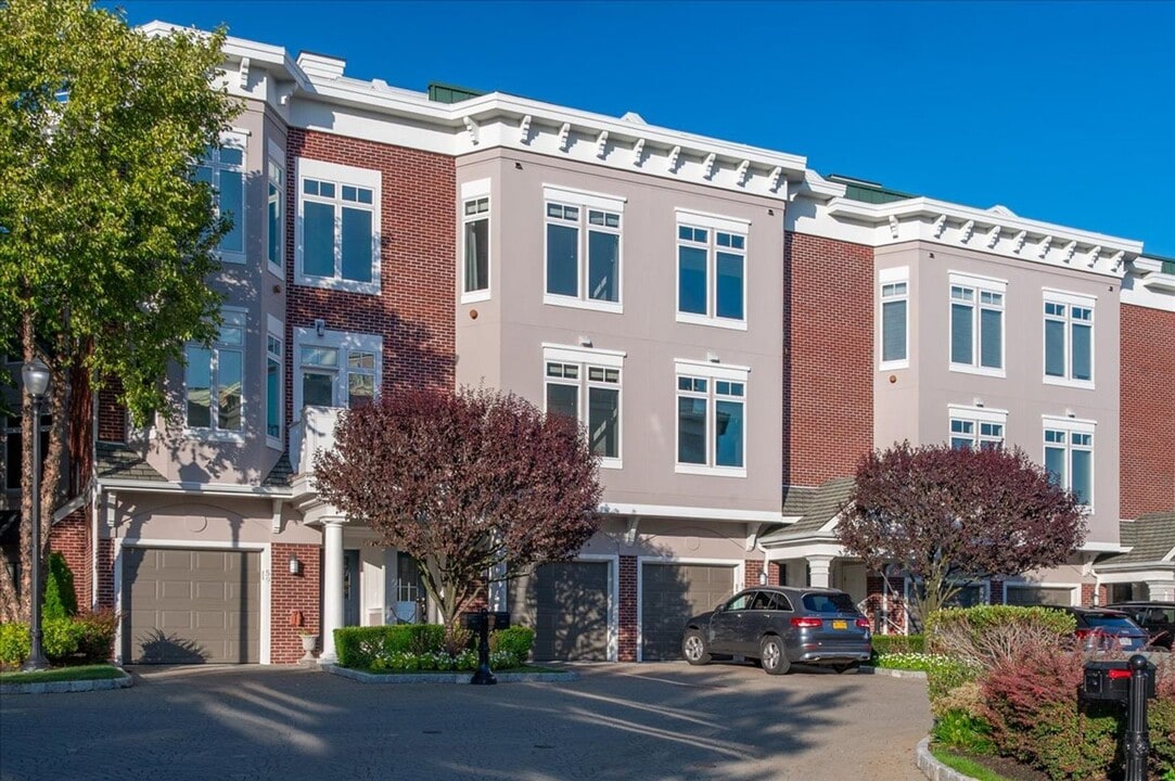 61 River St in Sleepy Hollow, NY - Building Photo