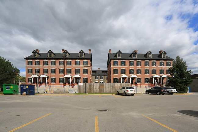 10060 Keele St in Vaughan, ON - Building Photo - Building Photo