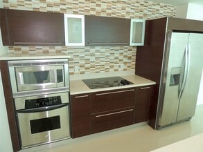 1900 N Bayshore Dr, Unit 4117 in Miami, FL - Foto de edificio - Building Photo