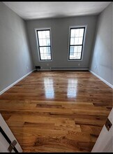 24-33 Crescent St in Queens, NY - Building Photo - Building Photo