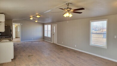 1355 S 13th St in Slaton, TX - Building Photo - Building Photo