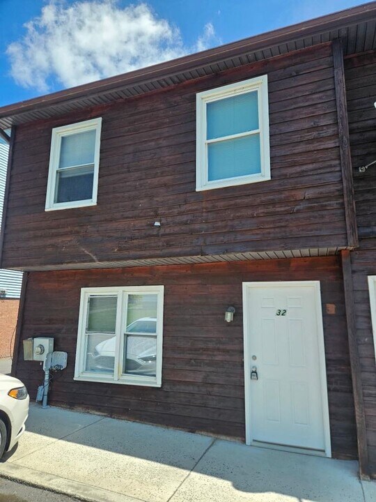 32 Paul St in Frostburg, MD - Building Photo