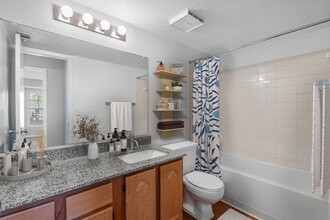 Newport in Tampa, FL - Foto de edificio - Building Photo