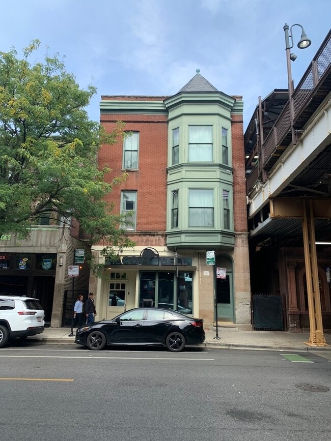 property at 948 W Armitage Ave