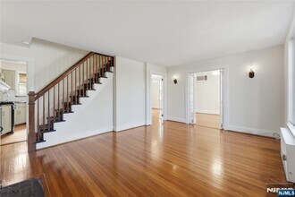 54 Pomander Walk in Ridgewood, NJ - Building Photo - Building Photo