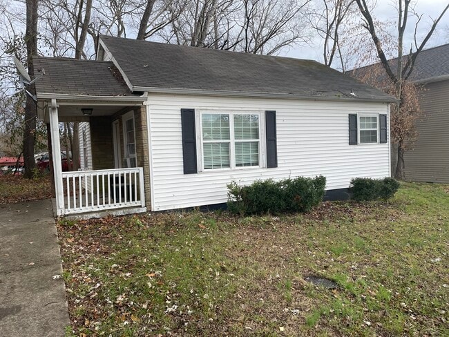 919 Oak Ln in Clarksville, TN - Foto de edificio - Building Photo
