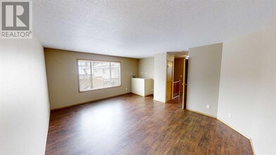 9313 107 Ave in Grande Prairie, AB - Building Photo - Building Photo