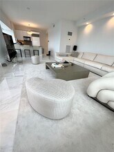 1435 Brickell Ave in Miami, FL - Foto de edificio - Building Photo