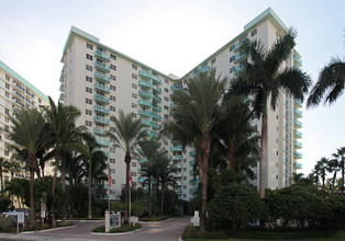 The Tides in Hollywood, FL - Building Photo - Building Photo