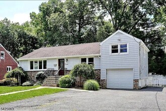 684 Spring Ave in Ridgewood, NJ - Building Photo - Building Photo